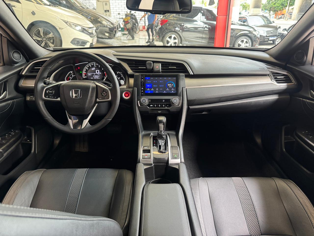 Honda Civic Sedan Prata