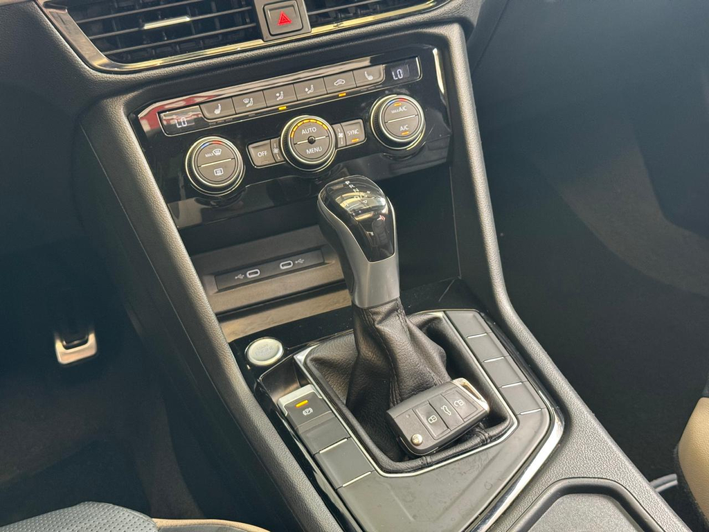 Volkswagen TAOS Bege