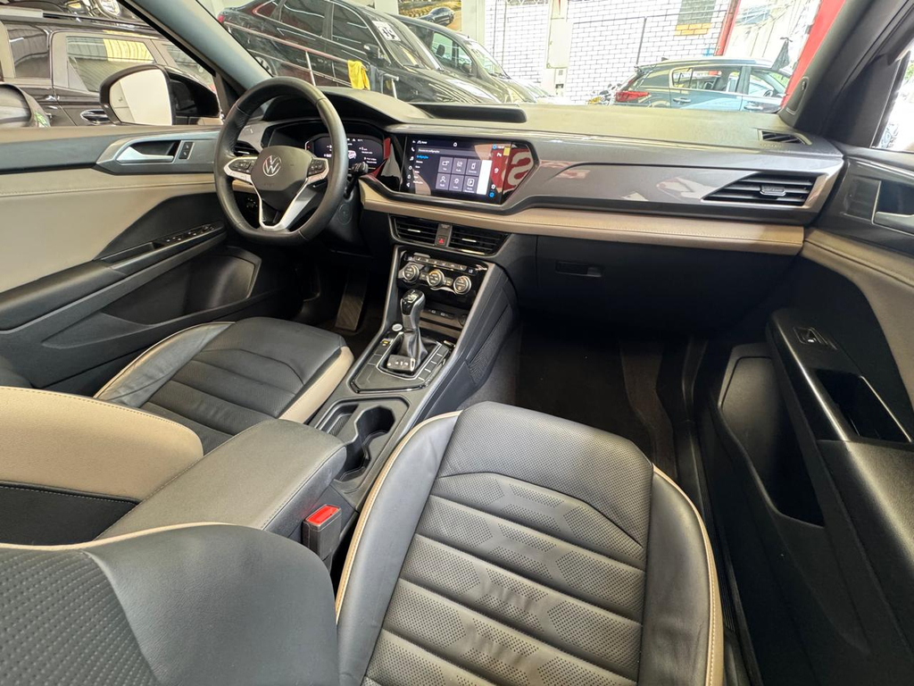 Volkswagen TAOS Bege