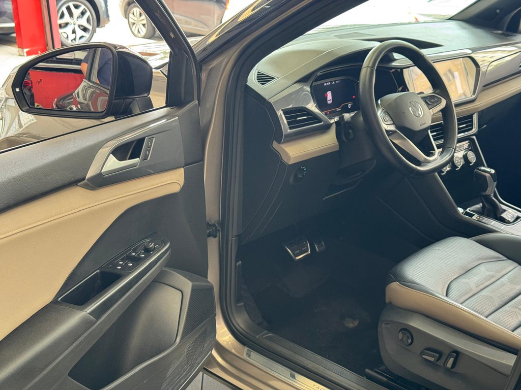 Volkswagen TAOS Bege