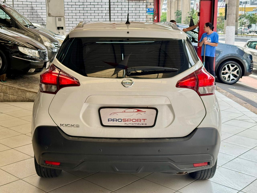 Nissan Kicks Branco