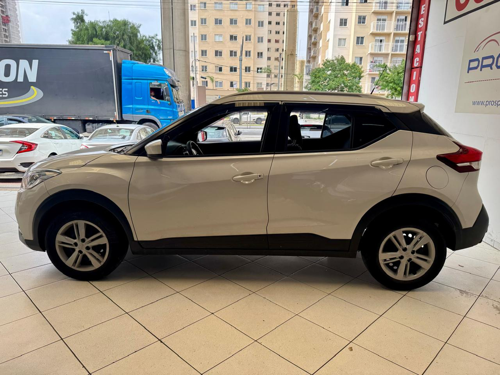 Nissan Kicks Branco