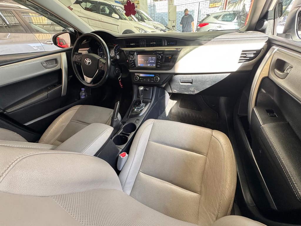 Toyota Corolla Branco