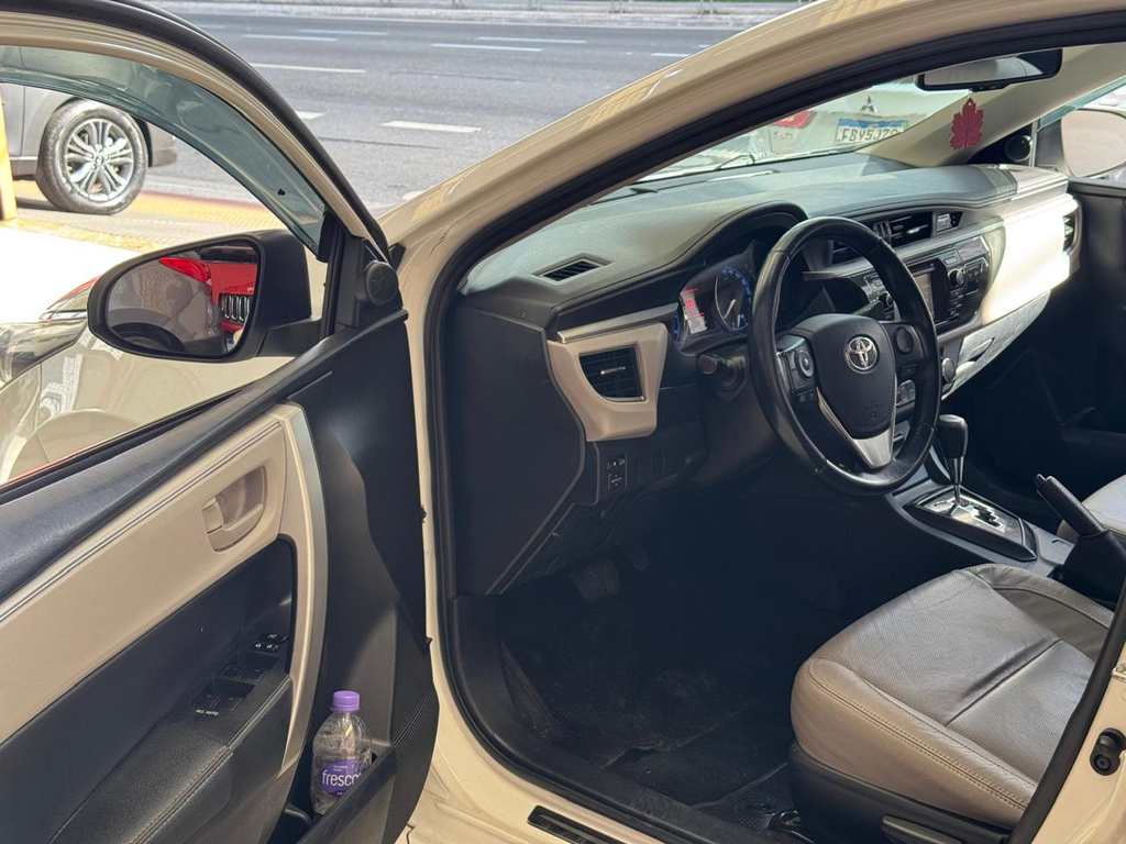 Toyota Corolla Branco