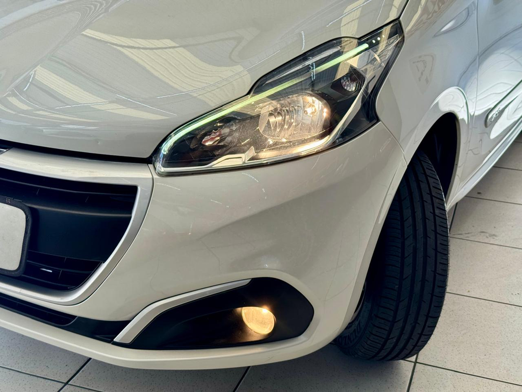 Peugeot 208 Branco