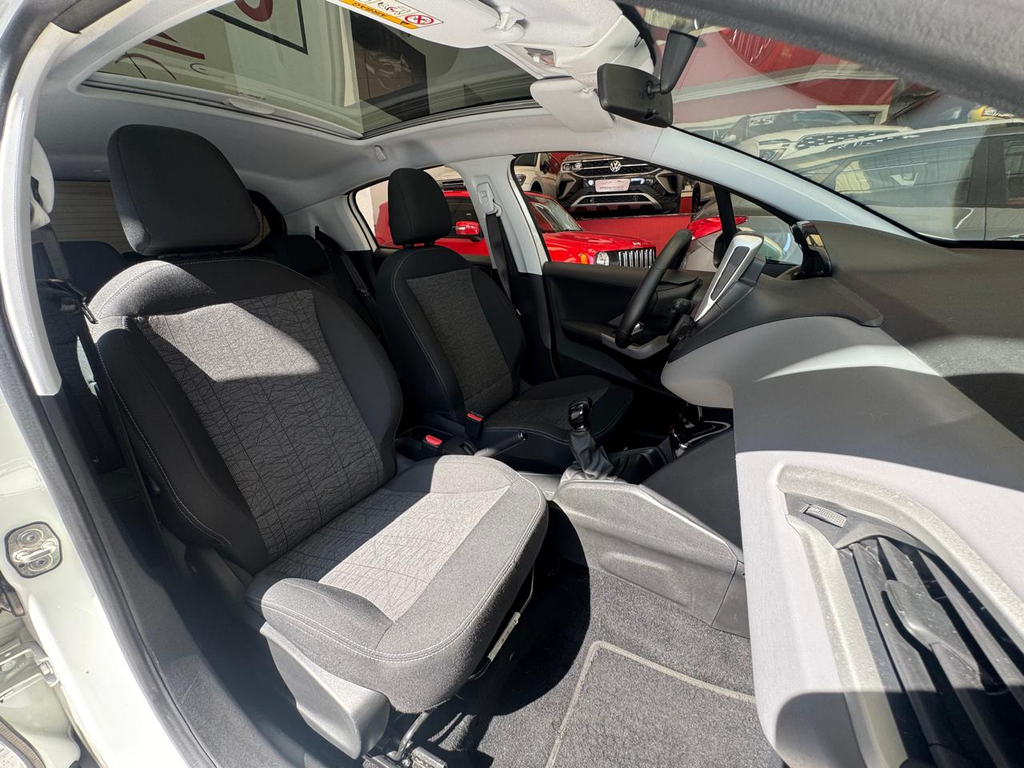 Peugeot 208 Branco