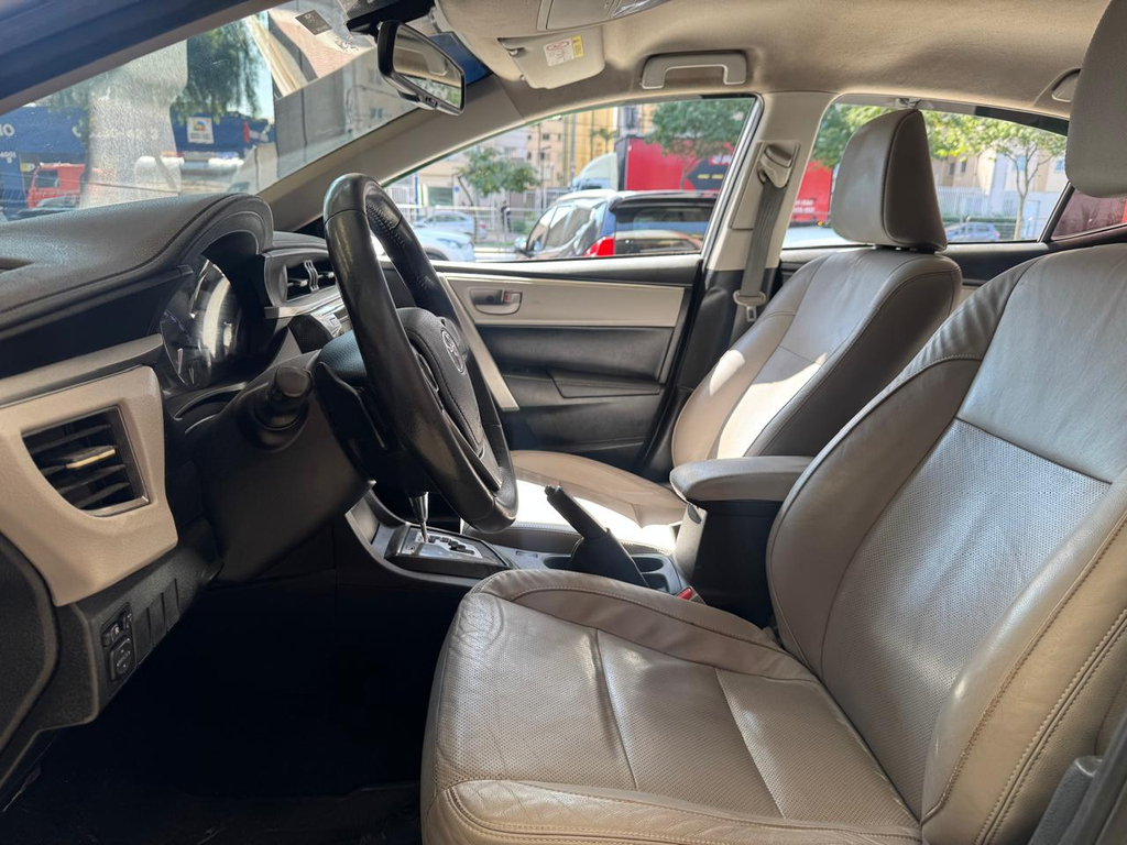 Toyota Corolla Prata