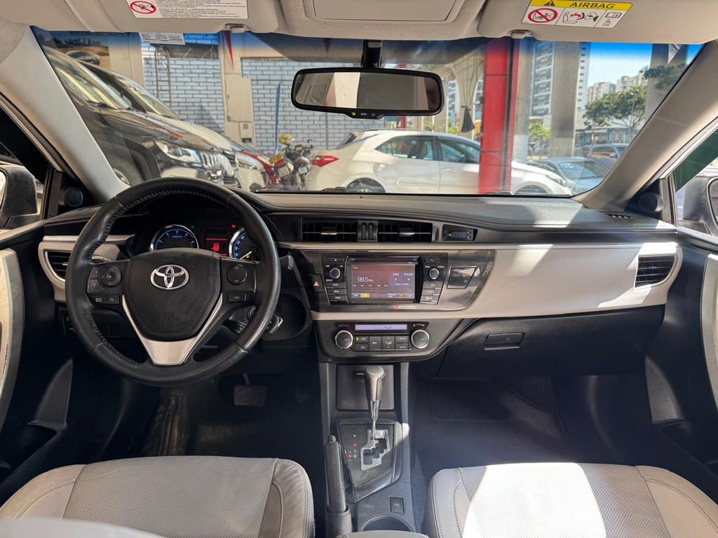 Toyota Corolla Prata