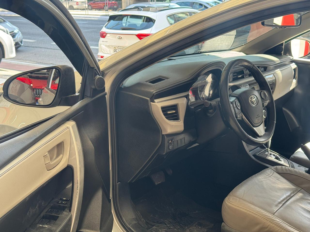 Toyota Corolla Prata
