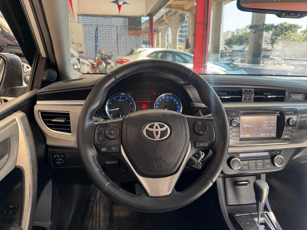 Toyota Corolla Prata