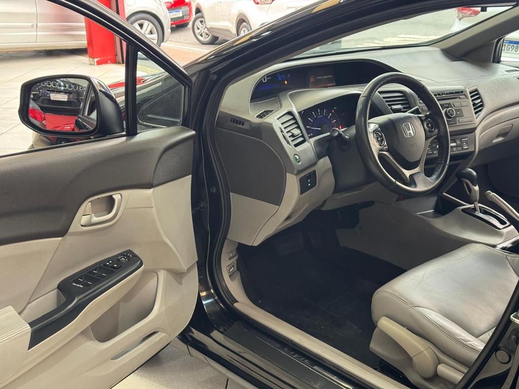 Honda Civic Preto