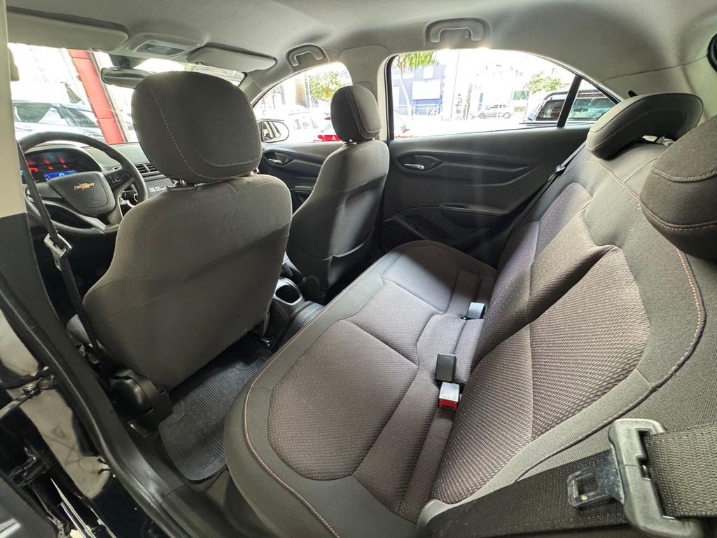 Chevrolet Onix Preto