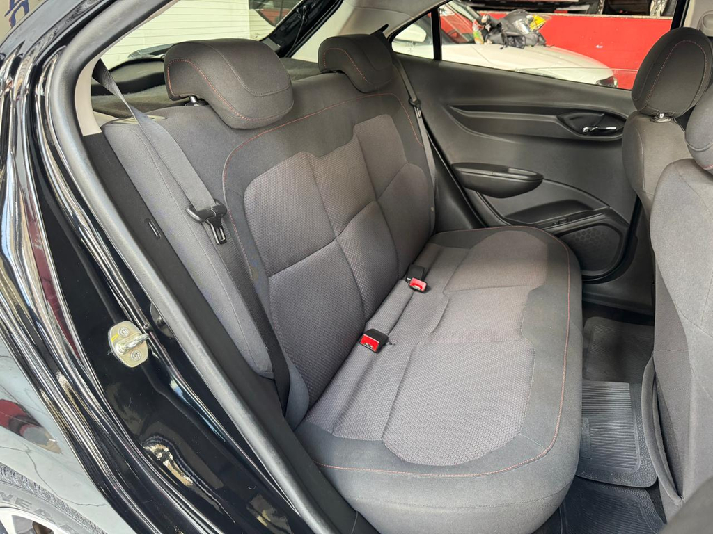 Chevrolet Onix Preto