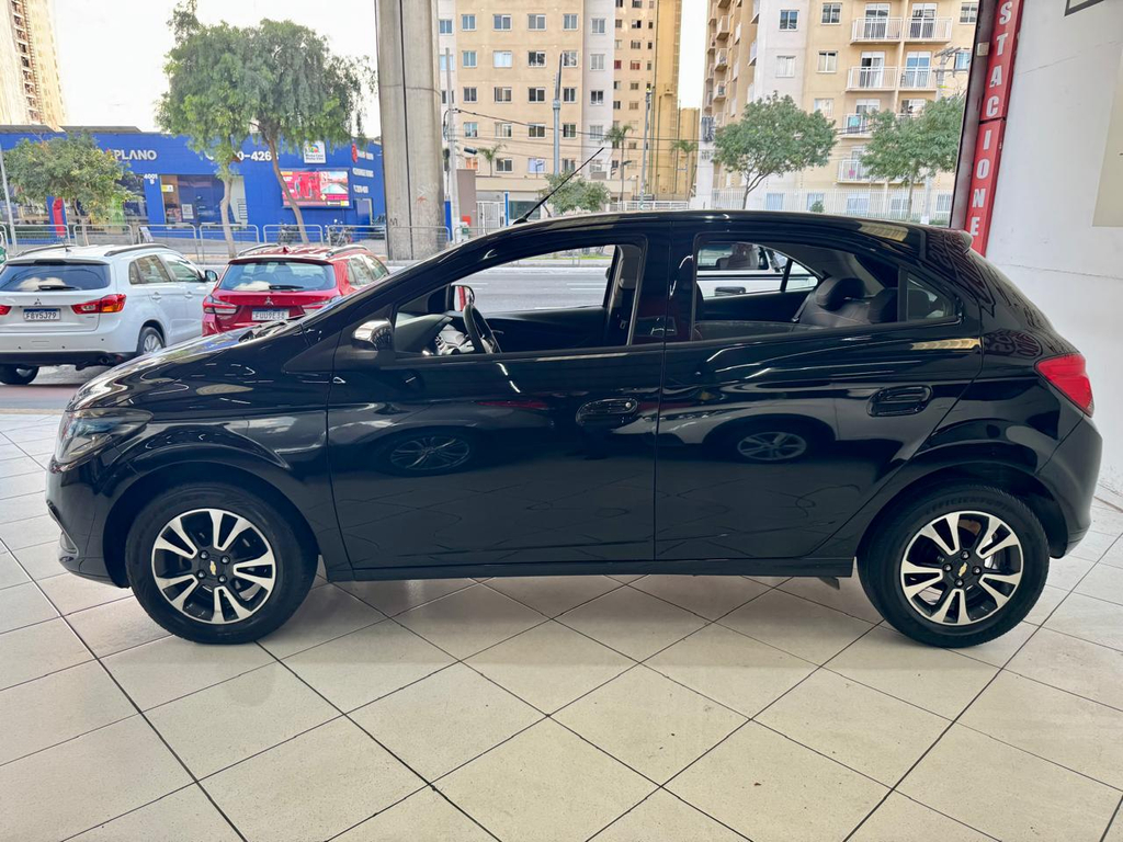 Chevrolet Onix Preto
