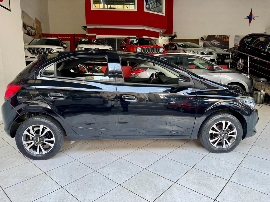 Chevrolet Onix Preto