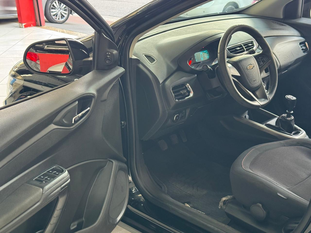 Chevrolet Onix Preto