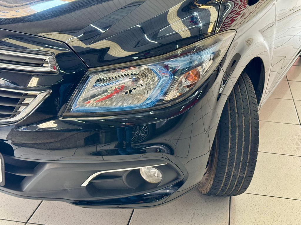 Chevrolet Onix Preto