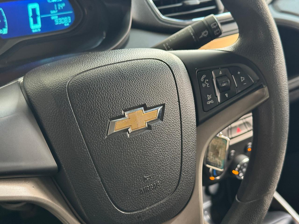 Chevrolet Onix Preto