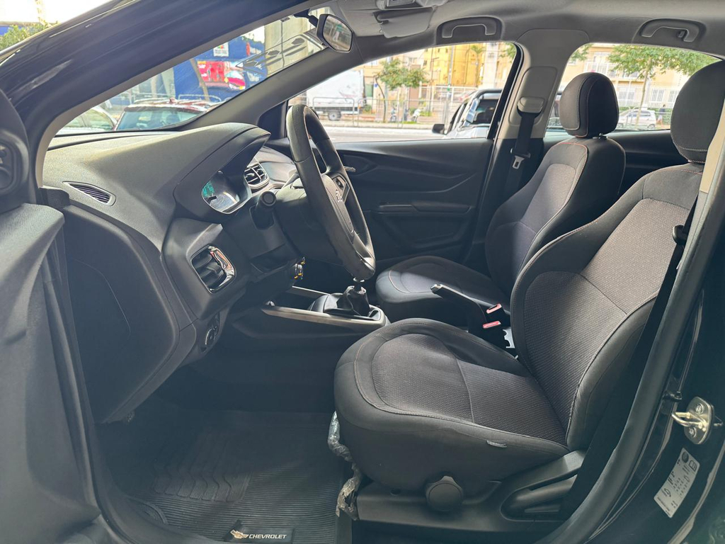 Chevrolet Onix Preto