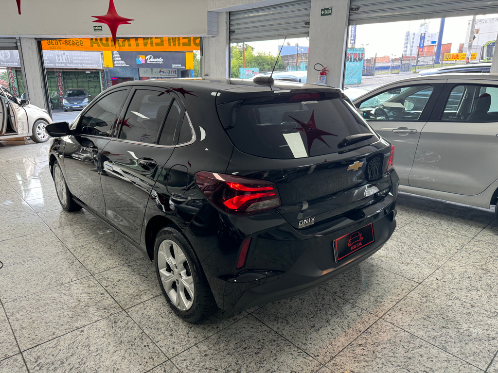 Chevrolet Onix Preto