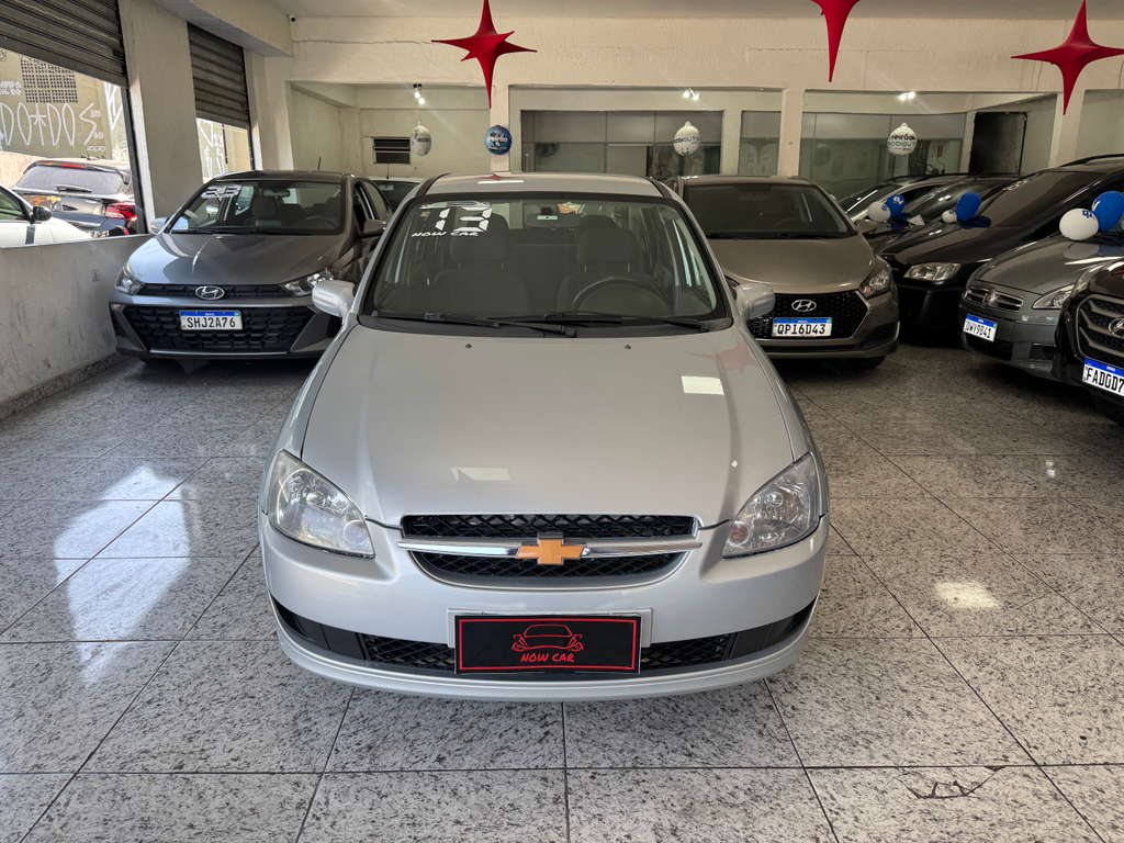 Chevrolet Classic Prata