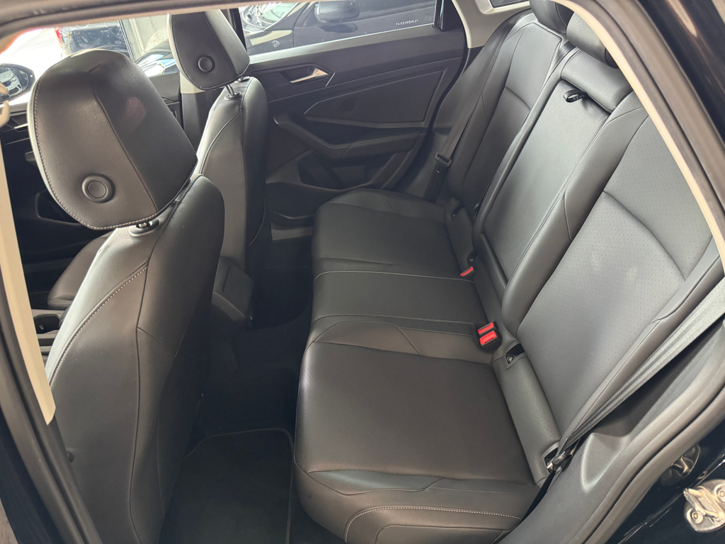 Volkswagen Jetta Preto