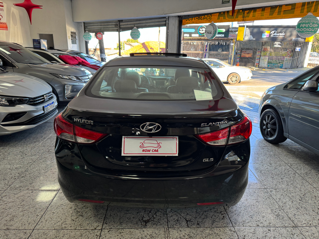 Hyundai Elantra Preto