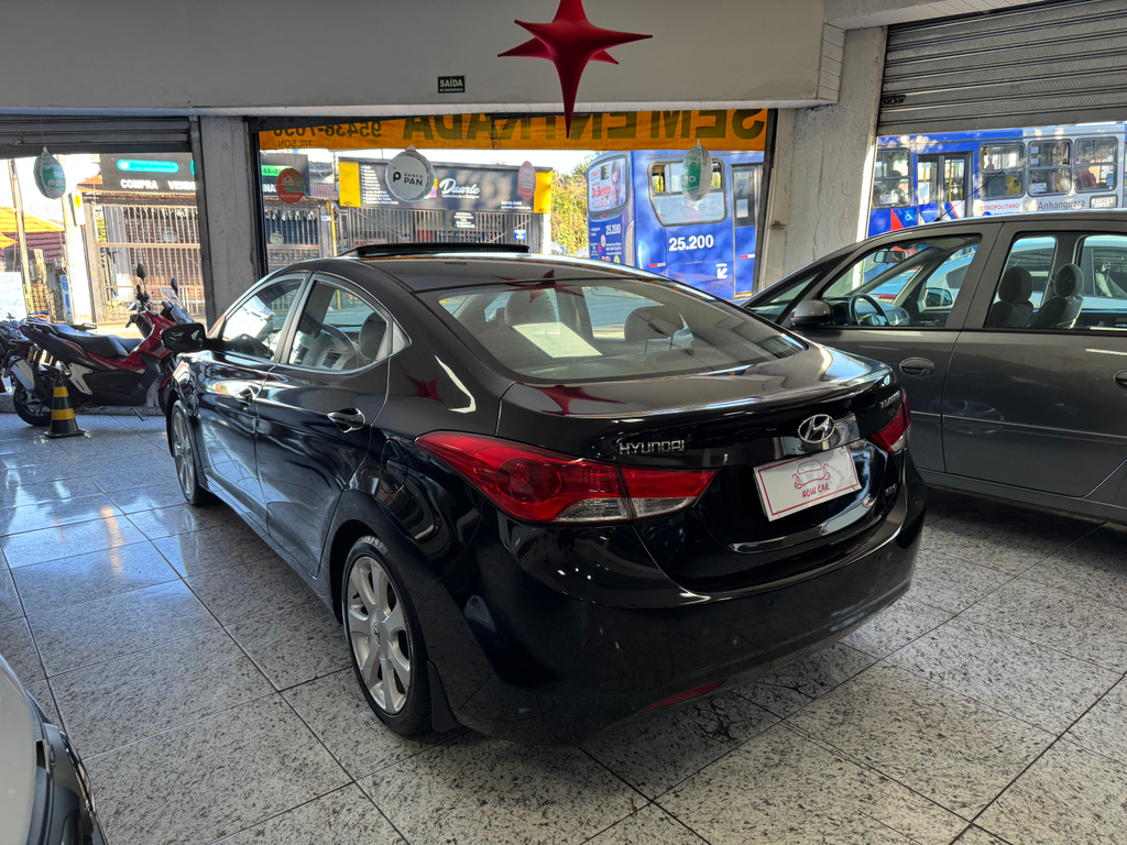 Hyundai Elantra Preto