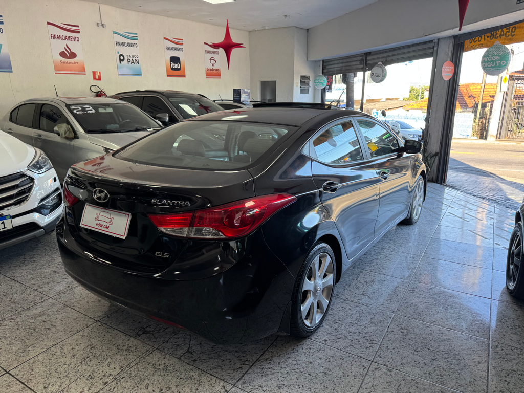 Hyundai Elantra Preto