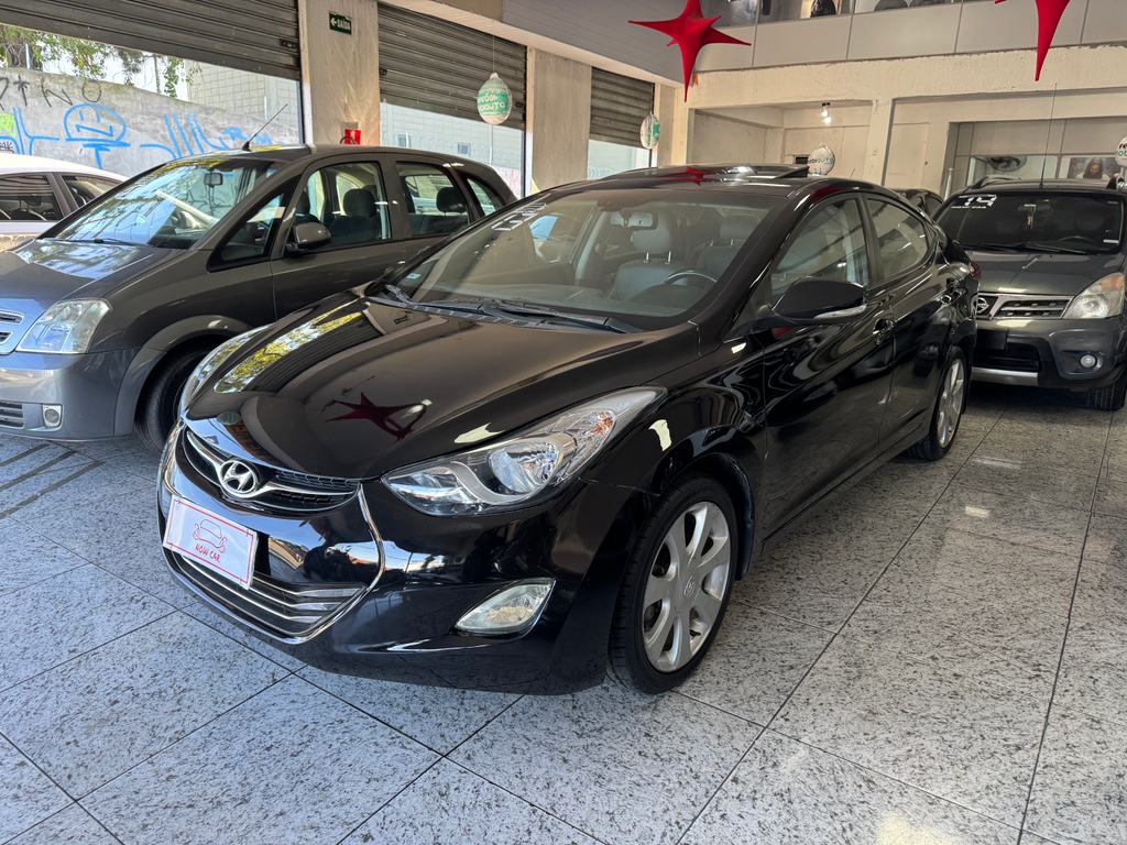 Hyundai Elantra Preto