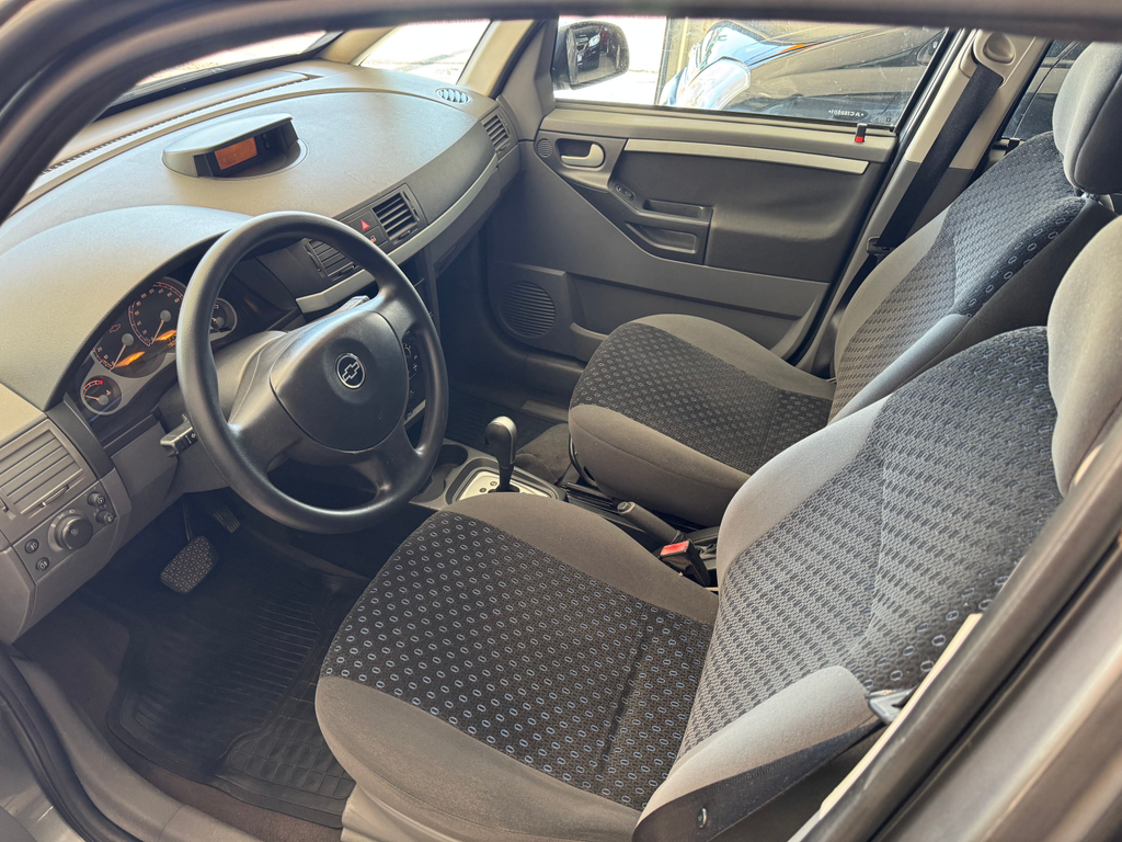 Chevrolet Meriva Cinza