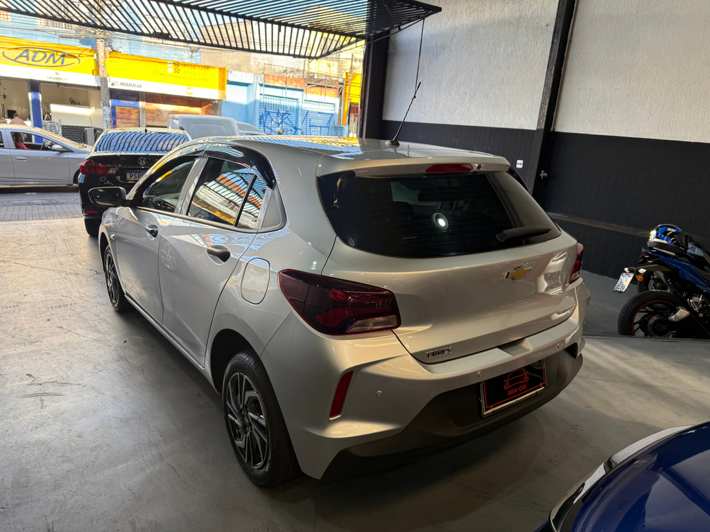 Chevrolet Onix Prata