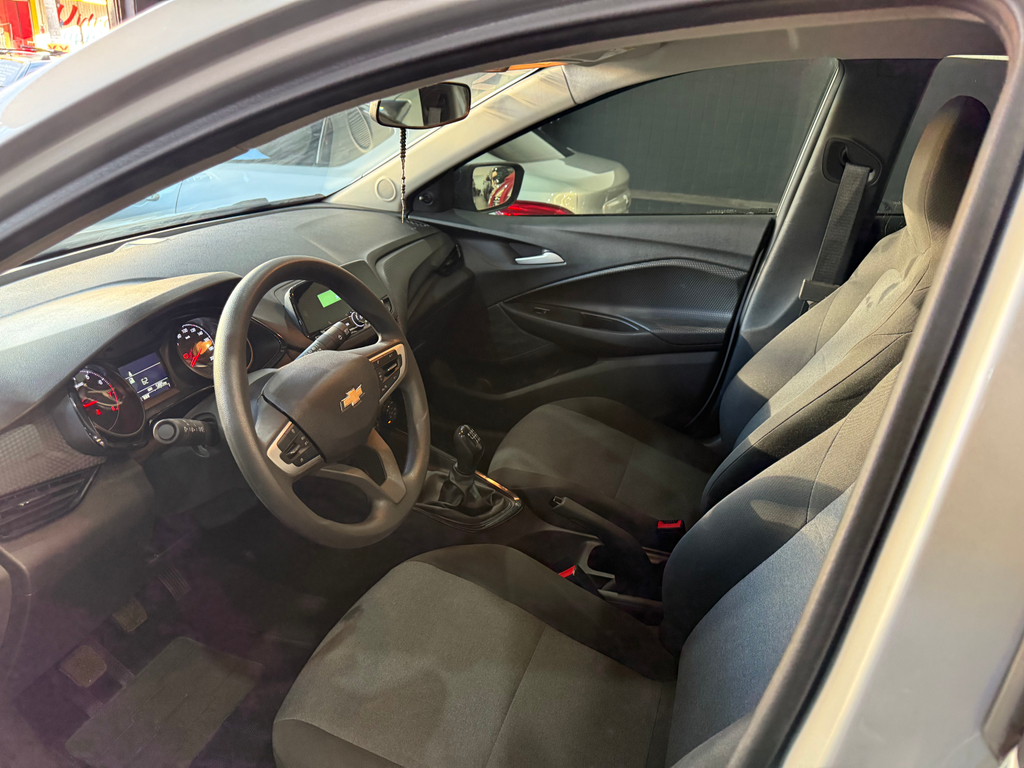 Chevrolet Onix Prata