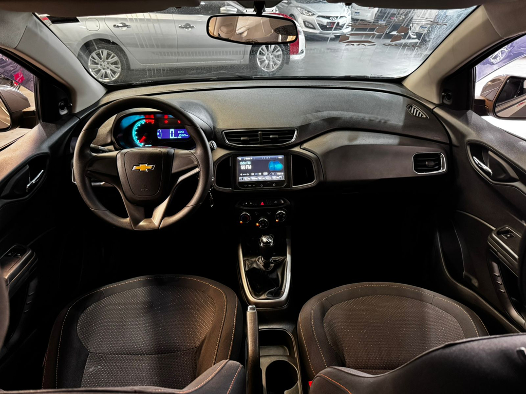 Chevrolet Onix Cinza