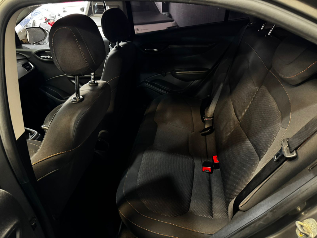 Chevrolet Onix Cinza
