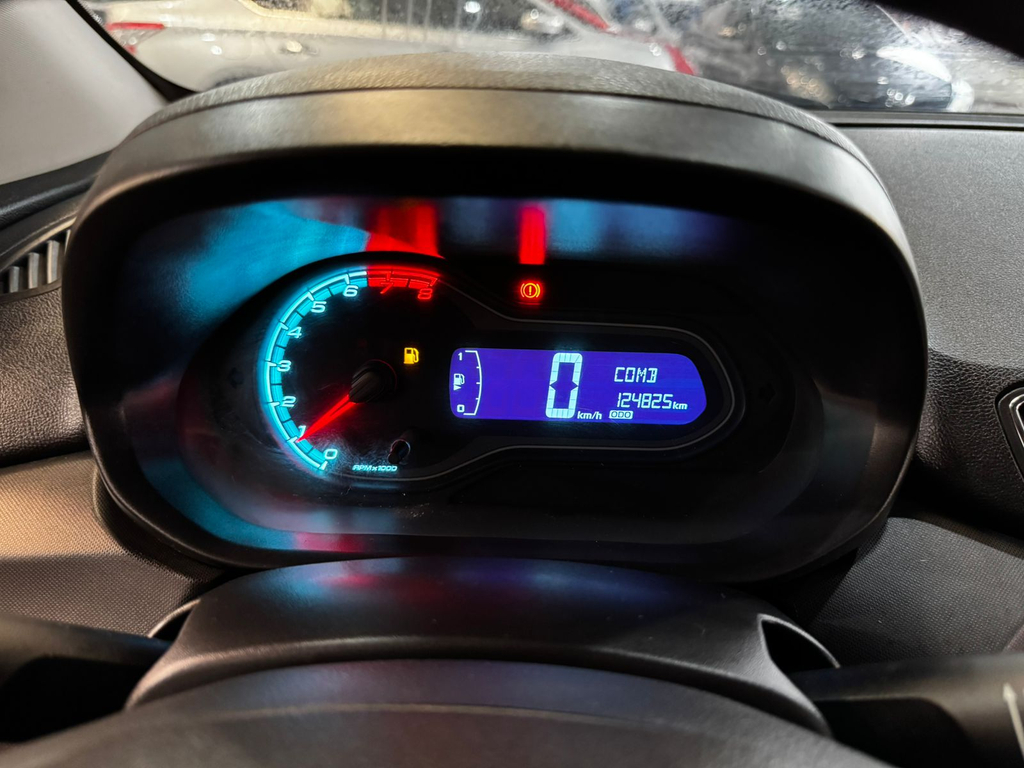 Chevrolet Onix Cinza