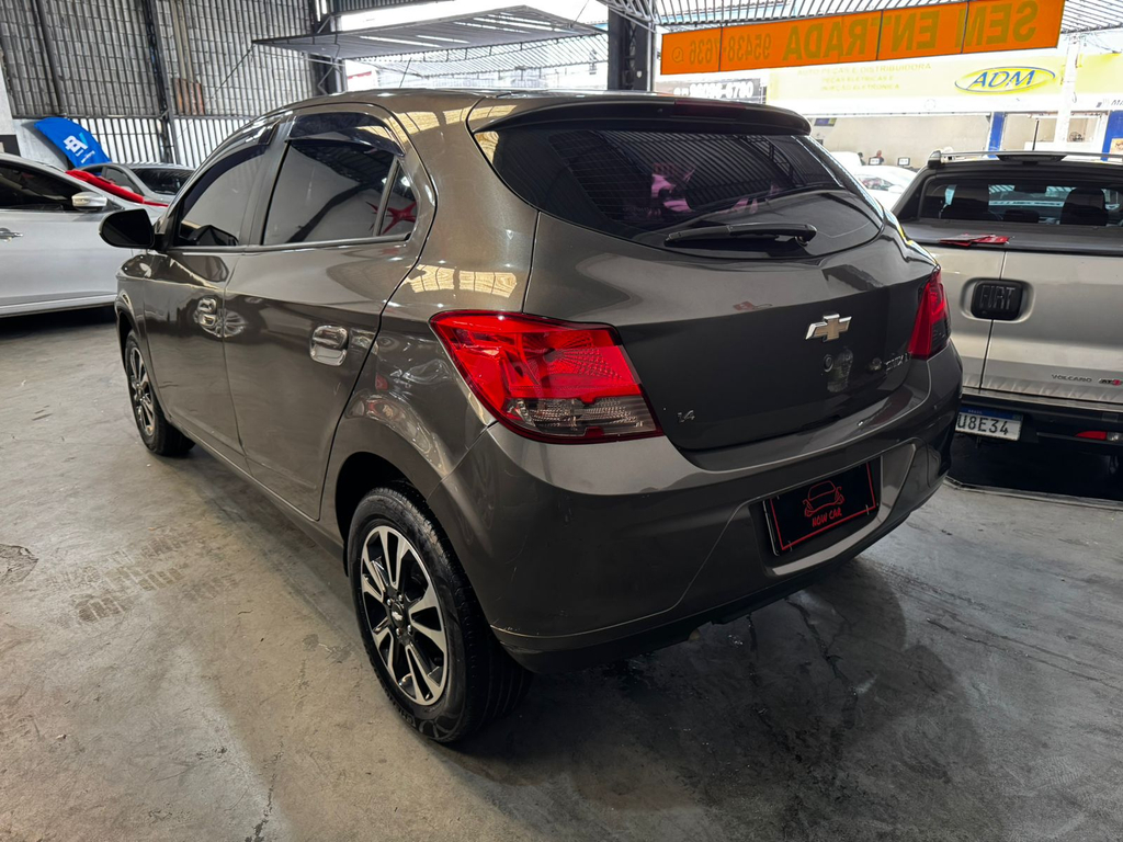Chevrolet Onix Cinza