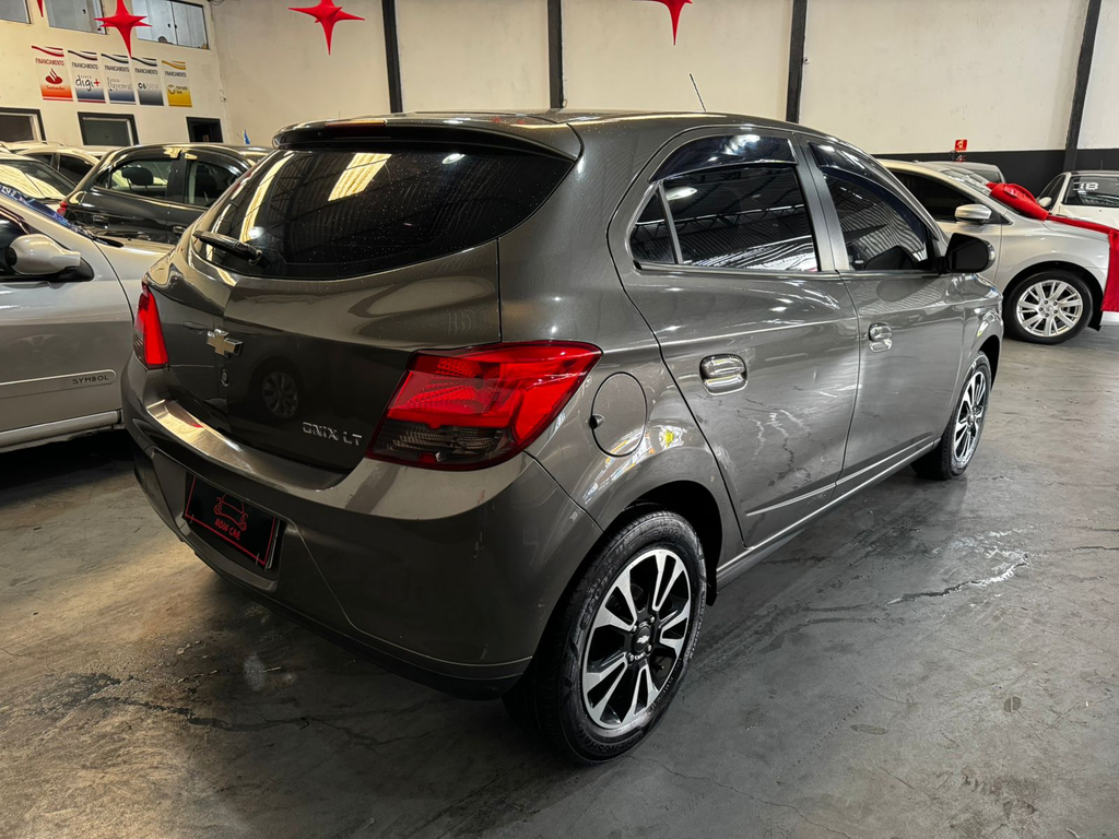 Chevrolet Onix Cinza