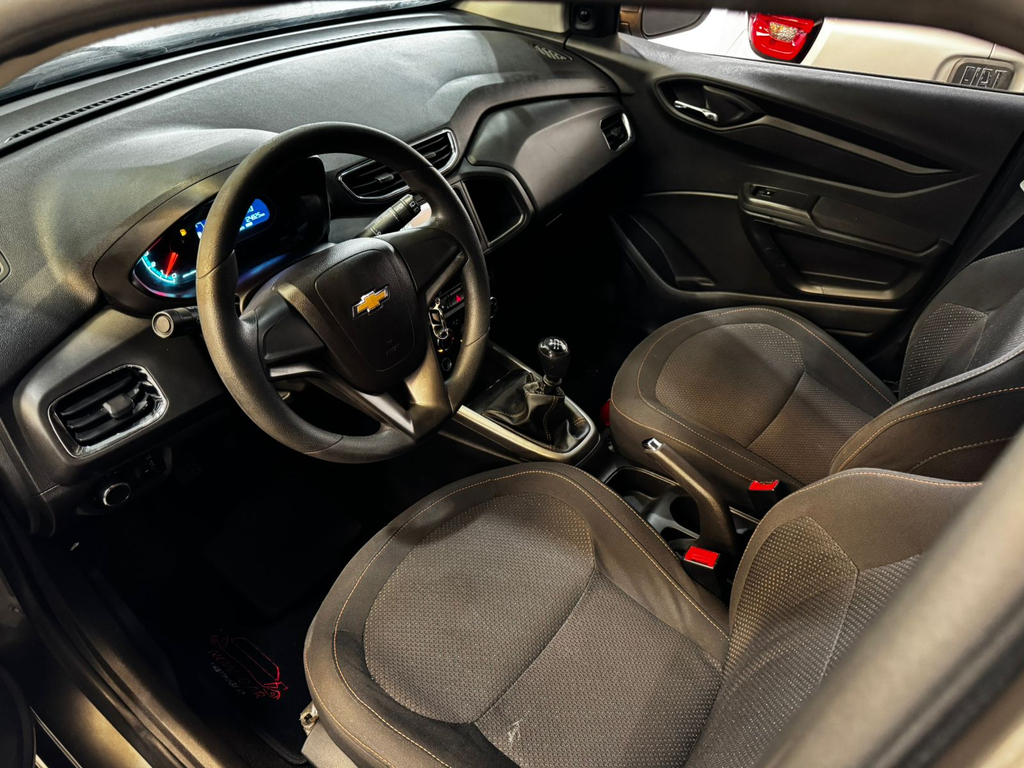 Chevrolet Onix Cinza