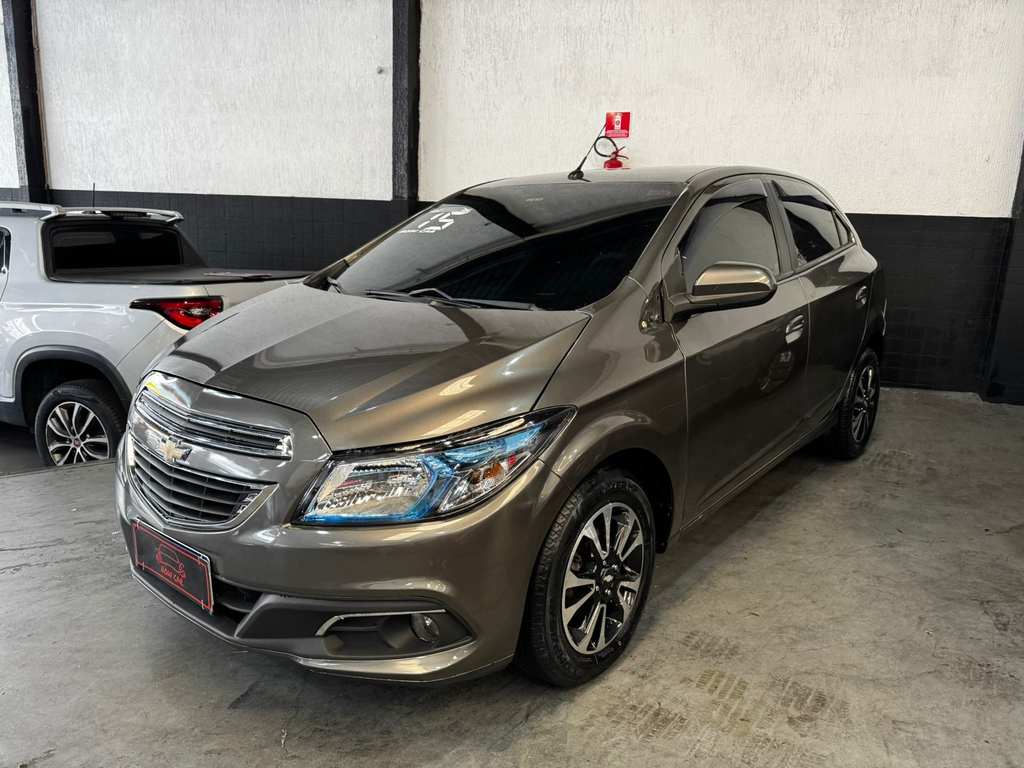 Chevrolet Onix Cinza