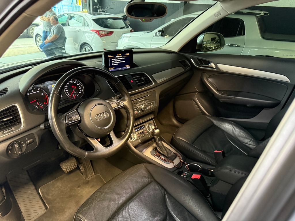 Audi Q3 Prata