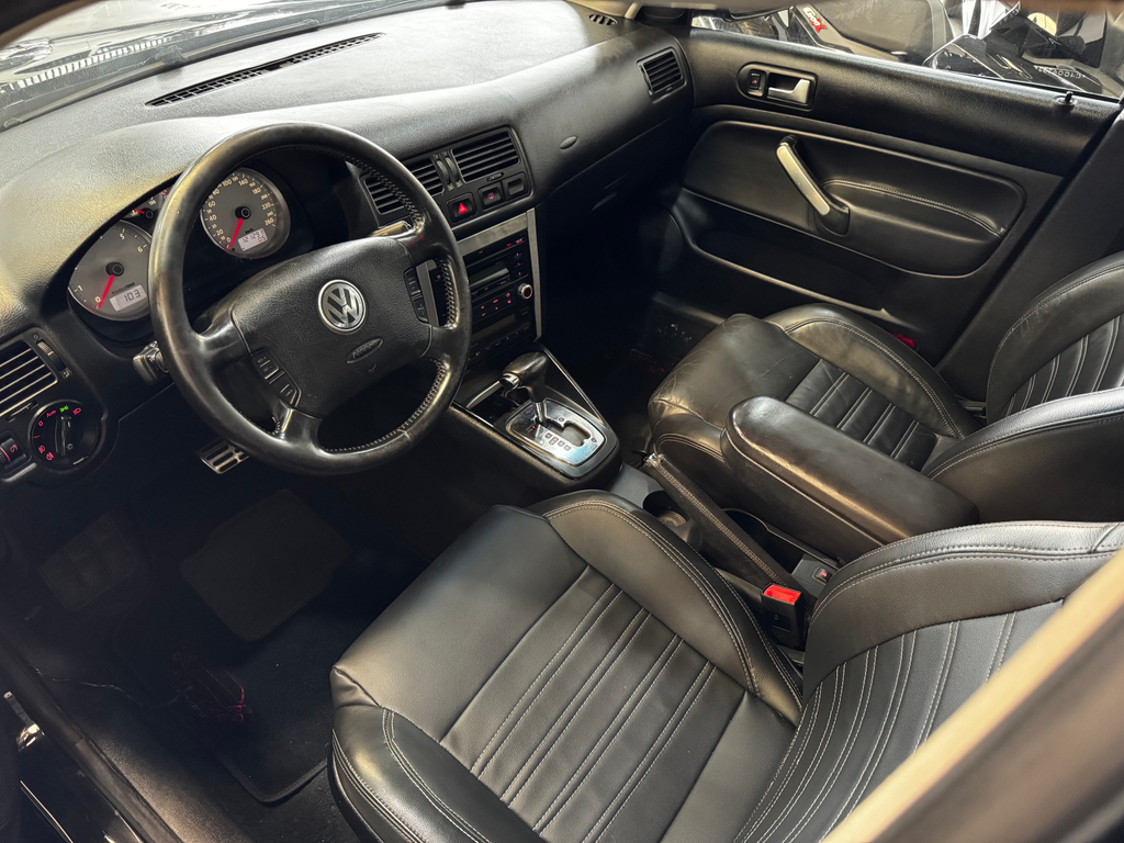 Volkswagen Golf Preto