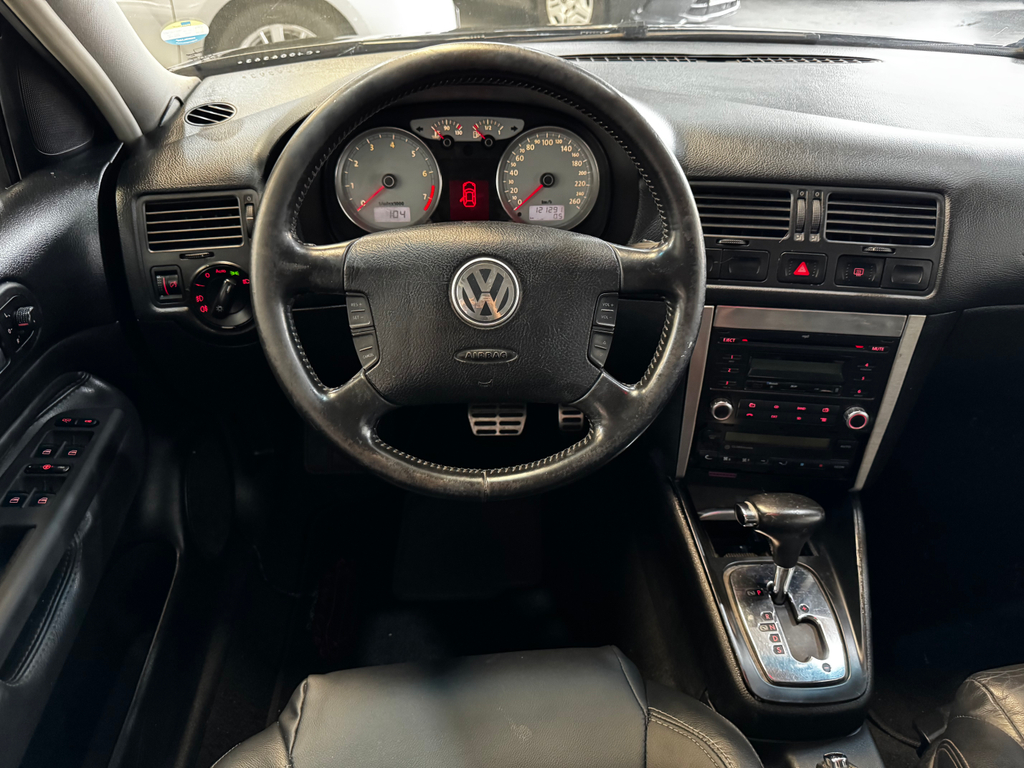 Volkswagen Golf Preto