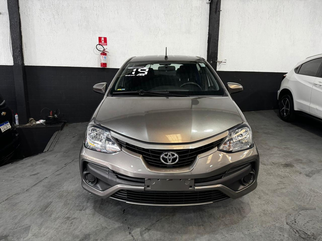 Toyota ETIOS Cinza