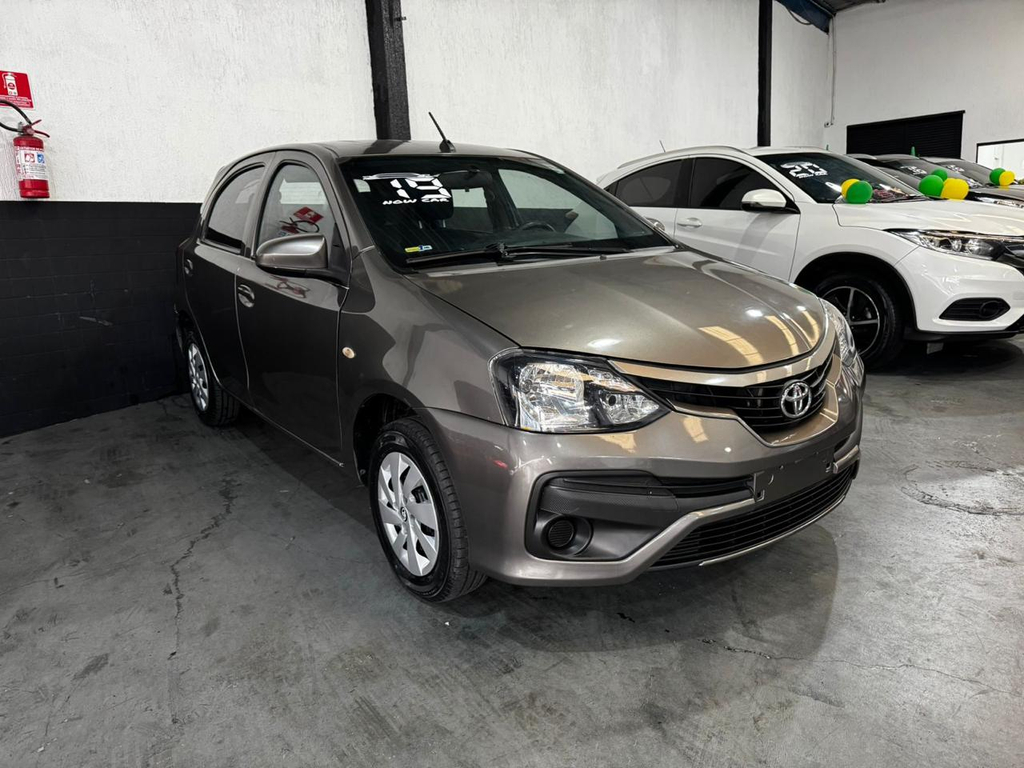 Toyota ETIOS Cinza