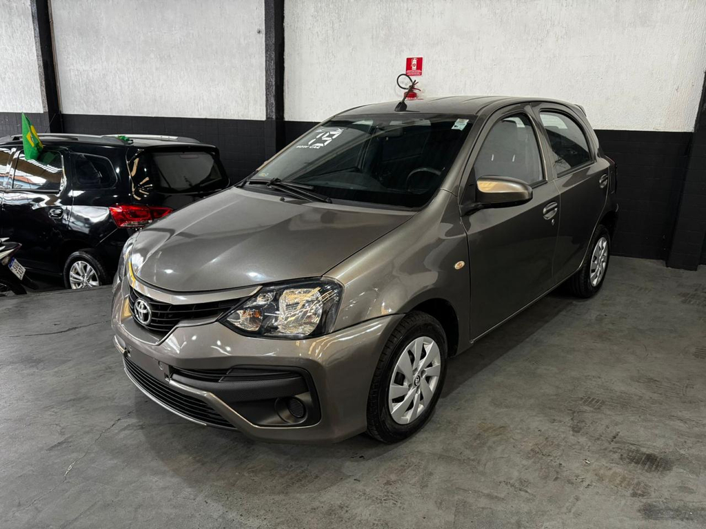 Toyota ETIOS Cinza