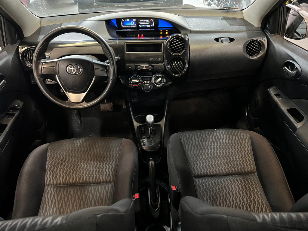 Toyota ETIOS Cinza