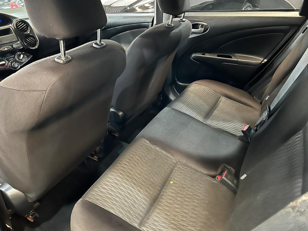 Toyota ETIOS Cinza