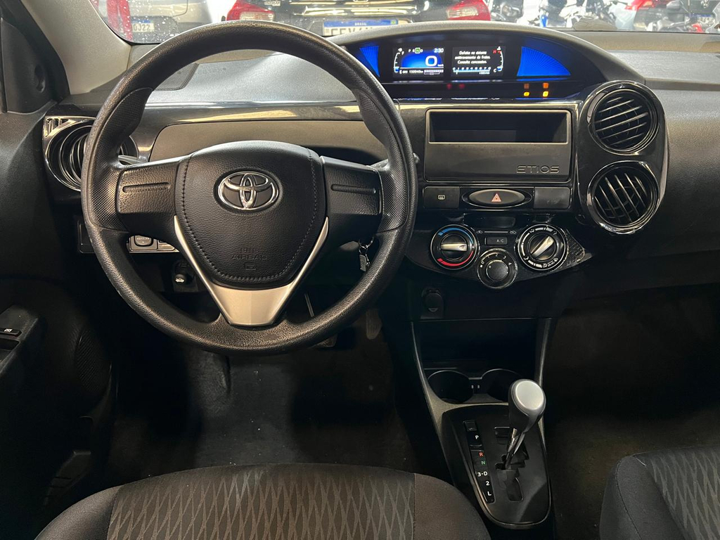 Toyota ETIOS Cinza