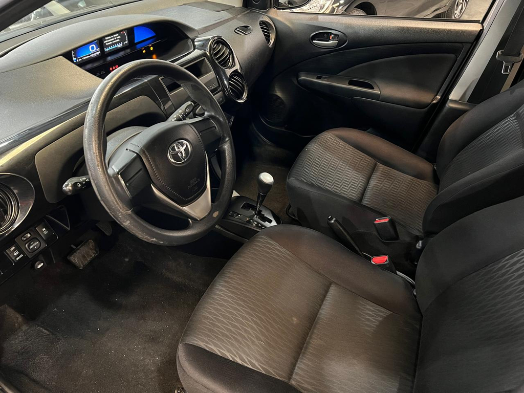 Toyota ETIOS Cinza